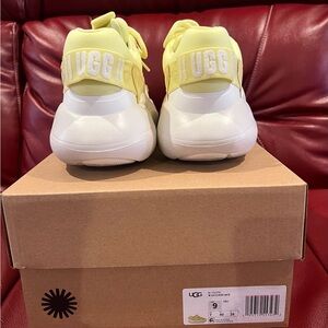 Authentic UGG Women Lemon Yellow Cloud Lace